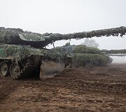 Pirmųjų Lietuvos kariuomenės tankų įgulų vykdomas kovinis &scaron;audymas i&scaron; tankų &bdquo;Leopard 2A6&ldquo;