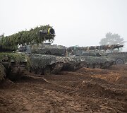 Pirmųjų Lietuvos kariuomenės tankų įgulų vykdomas kovinis &scaron;audymas i&scaron; tankų &bdquo;Leopard 2A6&ldquo;