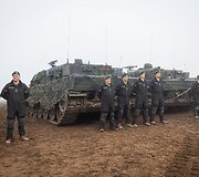 Pirmųjų Lietuvos kariuomenės tankų įgulų vykdomas kovinis &scaron;audymas i&scaron; tankų &bdquo;Leopard 2A6&ldquo;