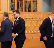Seimo nariai renkasi į uždarą posėdį Kovo 11-osios salėje.