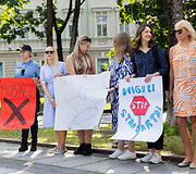 Įspėjamoji protesto akcija, kurioje profesinės sąjungos i&scaron;rei&scaron;kė savo nuomonę apie Teisingumo ministerijos vadovų vykdomą Lietuvos kalėjimų tarnybos direktoriaus Mindaugo Kairio diskreditacijos kampaniją