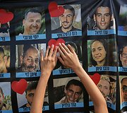 Izraeliečiai paleisti i&scaron; &bdquo;Hamas&ldquo; nelaisvės