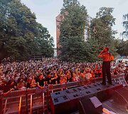 Uostamiestyje &bdquo;&Scaron;vyturys BHouse&ldquo; erdvėje o&scaron;ė skonių ir muzikos jūra: į Aludarių dienos festivalį susirinko tūkstančiai