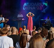 Uostamiestyje &bdquo;&Scaron;vyturys BHouse&ldquo; erdvėje o&scaron;ė skonių ir muzikos jūra: į Aludarių dienos festivalį susirinko tūkstančiai