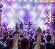Uostamiestyje &bdquo;&Scaron;vyturys BHouse&ldquo; erdvėje o&scaron;ė skonių ir muzikos jūra: į Aludarių dienos festivalį susirinko tūkstančiai