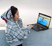 ASUS pristato i&scaron;skirtinę &bdquo;VivoBook S 15 OLED BAPE&ldquo; gatvės drabužių liniją, sukurtą novatori&scaron;kai bendradarbiaujant su &bdquo;A BATHING APE&ldquo;