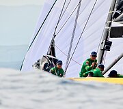 Lietuvos buriavimo rinktinė i&scaron;kovojo dar vieną pergalę, bet pirmadienį laukia lemiama kova: ar pavyks patekti į &scaron;e&scaron;ioliktfinalį?