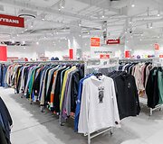 &bdquo;HalfPrice&ldquo; debiutuoja Vilniuje &ndash; populiarus mažmeninės prekybos tinklas atidarė savo parduotuvę &bdquo;Vilnius Outlet&ldquo;