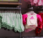 Po sėkmingo pokyčių starto &ndash; tolimesnis spurtas: &bdquo;Outlet Park&ldquo; įsikūrusi &bdquo;Adidas Outlet&ldquo; augina pardavimus