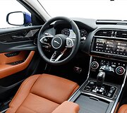 Jaguar XE interjeras
