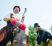 Ten galima prarasti amą, juoktis iki a&scaron;arų ir paskęsti gėlių jūrose: prasidėjo ry&scaron;kiausias vasaros festivalis Lietuvoje
