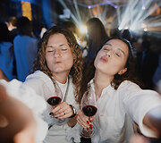 Kasmetinė &bdquo;Beaujolais Nouveau&ldquo; &scaron;ventė ir naujas &bdquo;Novotel&ldquo; istorijos lapas