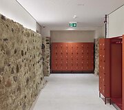 &Scaron;iuolaikinės Mokyklos Centras &ndash; kai architektūra kalba istorija, spalvomis ir muzika