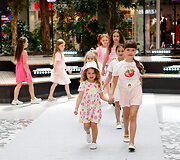 Vasaros mados tendencijos vaikams ir jaunimui: &bdquo;Vilnius Outlet&ldquo; pristatytas bendras &bdquo;Catwalk&ldquo; bei &bdquo;Mažoji Mis&ldquo; renginys