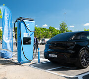 Atidarytas naujas Eldrive elektromobilių įkrovimo parkas &bdquo;Rimi &Scaron;iaurės miestelis&ldquo;