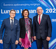 Mokslų akademijoje apdovanoti Lietuvai tarptautinėse olimpiadose atstovavę mokiniai