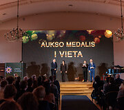 Mokslų akademijoje apdovanoti Lietuvai tarptautinėse olimpiadose atstovavę mokiniai