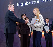 Mokslų akademijoje apdovanoti Lietuvai tarptautinėse olimpiadose atstovavę mokiniai