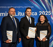 Mokslų akademijoje apdovanoti Lietuvai tarptautinėse olimpiadose atstovavę mokiniai