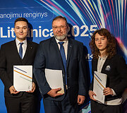 Mokslų akademijoje apdovanoti Lietuvai tarptautinėse olimpiadose atstovavę mokiniai