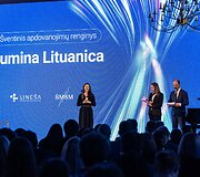 Mokslų akademijoje apdovanoti Lietuvai tarptautinėse olimpiadose atstovavę mokiniai