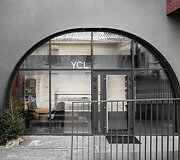 Aido Barzdos, Tautvydo Vileikio ir Tomo Umbraso kurtas interjeras, studija YCL