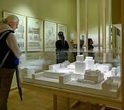Socmodernizmo architektūra, romantinė tapyba, Jogailaičių epocha, ukrainiečių dailininkų darbai ir kitos teminės Lenkijos muziejų parodos