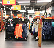 &bdquo;Vilnius Outlet&ldquo; I&scaron;pardavimų savaitgalis kviečia gerokai sutaupyti: nuolaidų iki 70 % etiketes kabins tūkstančiams prekių 
