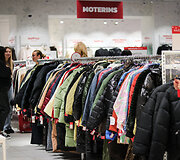 &bdquo;Outlet Park&ldquo; atnaujinimo fini&scaron;as pasipuo&scaron;ė vy&scaron;nia ant torto: duris čia atvėrė parduotuvė &bdquo;HalfPrice&ldquo;
