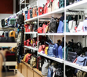&bdquo;Outlet Park&ldquo; įsikūrusi &bdquo;Bags & More&ldquo; &ndash; atsinaujino: tokių pokyčių nerasite kitose &scaron;io tinklo parduotuvėse 