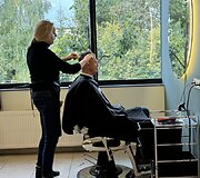 &bdquo;Ogmios miesto&ldquo; vaikų kirpykla &bdquo;Čik Čik&ldquo; neįmanomą pavertė įmanomu: kodėl kirptis nemėgstantys mažieji čia laukia kiekvieno vizito?  