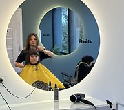&bdquo;Ogmios miesto&ldquo; vaikų kirpykla &bdquo;Čik Čik&ldquo; neįmanomą pavertė įmanomu: kodėl kirptis nemėgstantys mažieji čia laukia kiekvieno vizito?  