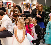&Scaron;ventinis spindesys ant podiumo &ndash; &bdquo;Catwalk&ldquo; kalėdinis madų &scaron;ou &bdquo;Vilnius Outlet&ldquo;