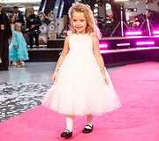 &Scaron;ventinis spindesys ant podiumo &ndash; &bdquo;Catwalk&ldquo; kalėdinis madų &scaron;ou &bdquo;Vilnius Outlet&ldquo;