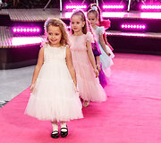 &Scaron;ventinis spindesys ant podiumo &ndash; &bdquo;Catwalk&ldquo; kalėdinis madų &scaron;ou &bdquo;Vilnius Outlet&ldquo;