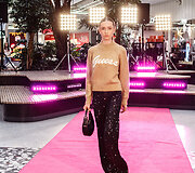 &Scaron;ventinis spindesys ant podiumo &ndash; &bdquo;Catwalk&ldquo; kalėdinis madų &scaron;ou &bdquo;Vilnius Outlet&ldquo;