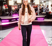 &Scaron;ventinis spindesys ant podiumo &ndash; &bdquo;Catwalk&ldquo; kalėdinis madų &scaron;ou &bdquo;Vilnius Outlet&ldquo;