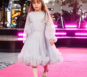 &Scaron;ventinis spindesys ant podiumo &ndash; &bdquo;Catwalk&ldquo; kalėdinis madų &scaron;ou &bdquo;Vilnius Outlet&ldquo;