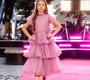 &Scaron;ventinis spindesys ant podiumo &ndash; &bdquo;Catwalk&ldquo; kalėdinis madų &scaron;ou &bdquo;Vilnius Outlet&ldquo;