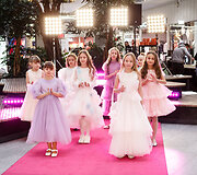 &Scaron;ventinis spindesys ant podiumo &ndash; &bdquo;Catwalk&ldquo; kalėdinis madų &scaron;ou &bdquo;Vilnius Outlet&ldquo;