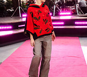 &Scaron;ventinis spindesys ant podiumo &ndash; &bdquo;Catwalk&ldquo; kalėdinis madų &scaron;ou &bdquo;Vilnius Outlet&ldquo;