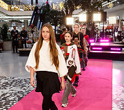 &Scaron;ventinis spindesys ant podiumo &ndash; &bdquo;Catwalk&ldquo; kalėdinis madų &scaron;ou &bdquo;Vilnius Outlet&ldquo;