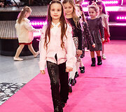&Scaron;ventinis spindesys ant podiumo &ndash; &bdquo;Catwalk&ldquo; kalėdinis madų &scaron;ou &bdquo;Vilnius Outlet&ldquo;