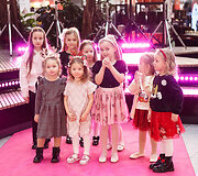 &Scaron;ventinis spindesys ant podiumo &ndash; &bdquo;Catwalk&ldquo; kalėdinis madų &scaron;ou &bdquo;Vilnius Outlet&ldquo;