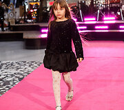 &Scaron;ventinis spindesys ant podiumo &ndash; &bdquo;Catwalk&ldquo; kalėdinis madų &scaron;ou &bdquo;Vilnius Outlet&ldquo;