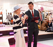 &Scaron;ventinis spindesys ant podiumo &ndash; &bdquo;Catwalk&ldquo; kalėdinis madų &scaron;ou &bdquo;Vilnius Outlet&ldquo;