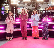 &Scaron;ventinis spindesys ant podiumo &ndash; &bdquo;Catwalk&ldquo; kalėdinis madų &scaron;ou &bdquo;Vilnius Outlet&ldquo;