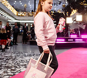 &Scaron;ventinis spindesys ant podiumo &ndash; &bdquo;Catwalk&ldquo; kalėdinis madų &scaron;ou &bdquo;Vilnius Outlet&ldquo;