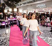 &Scaron;ventinis spindesys ant podiumo &ndash; &bdquo;Catwalk&ldquo; kalėdinis madų &scaron;ou &bdquo;Vilnius Outlet&ldquo;