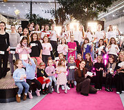 &Scaron;ventinis spindesys ant podiumo &ndash; &bdquo;Catwalk&ldquo; kalėdinis madų &scaron;ou &bdquo;Vilnius Outlet&ldquo;